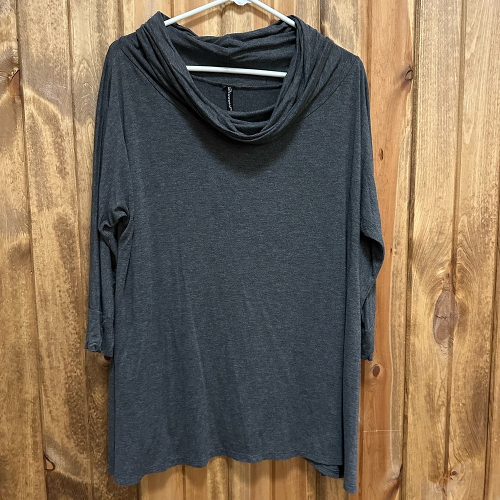 Gray 3/4 sleeve cowl neck shirt